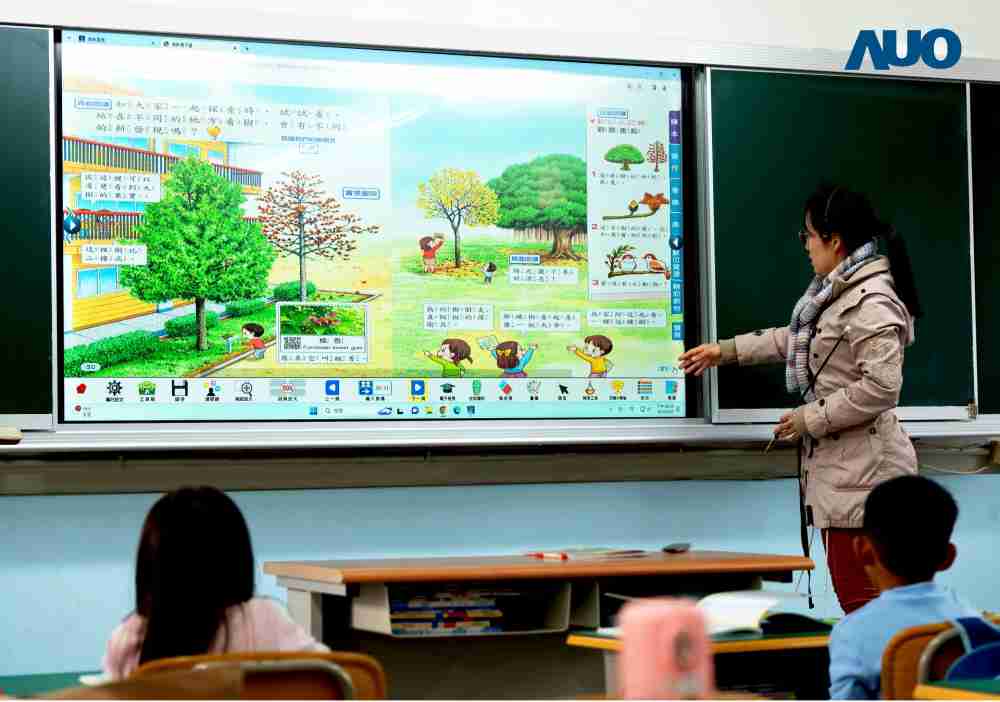 尊龙z6与达擎共同开发的〝远程设备管理系统〞，，透过流畅的多功能安装模式、、、直觉设计的整合操作接口，，，，可同时管理多部设备，，改善学校的设备管理痛点